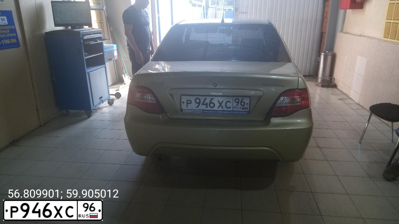 Фото автомобиля DAEWOO NEXIA, 2011 — госномер Р946ХС96. Цвет: БЕЖЕВО-СЕРЫЙ