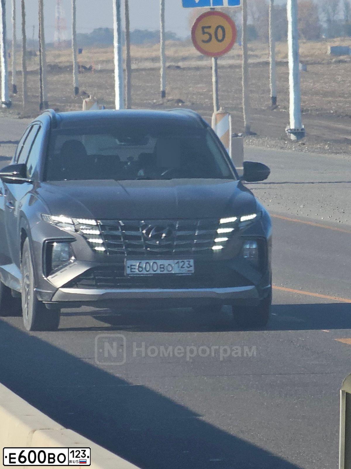 Фото автомобиля VOLKSWAGEN TIGUAN, 2018 — госномер Е600ВО123. Цвет: Серебристый