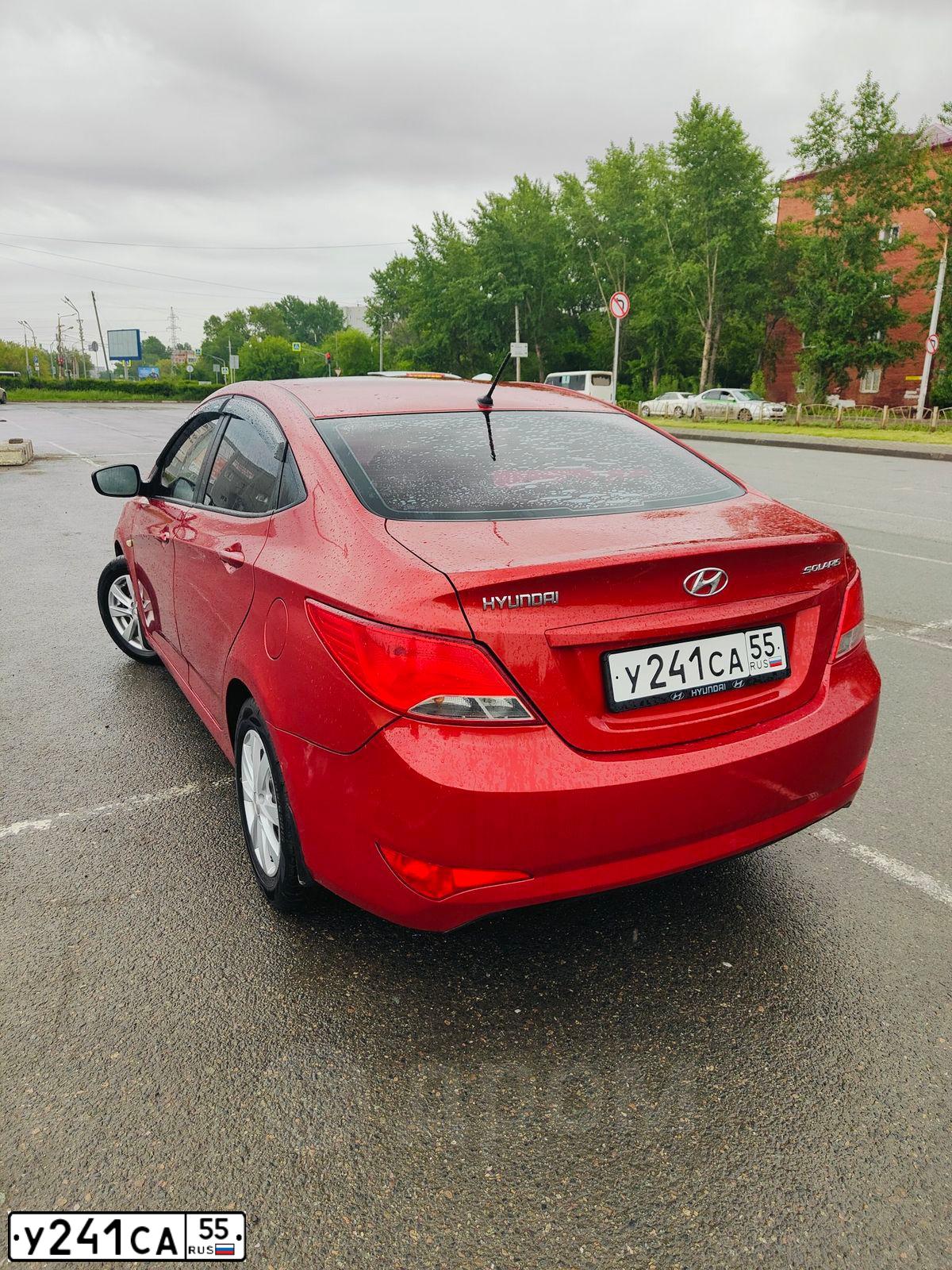 Фото автомобиля HYUNDAI SOLARIS, 2014 — госномер У241СА55. Цвет: Красный