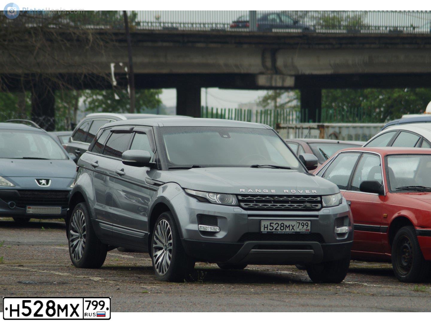Фото автомобиля LANDROVER RANGE ROVER EVOQUE, 2015 — госномер Н528МХ799. Цвет: СЕРЫЙ