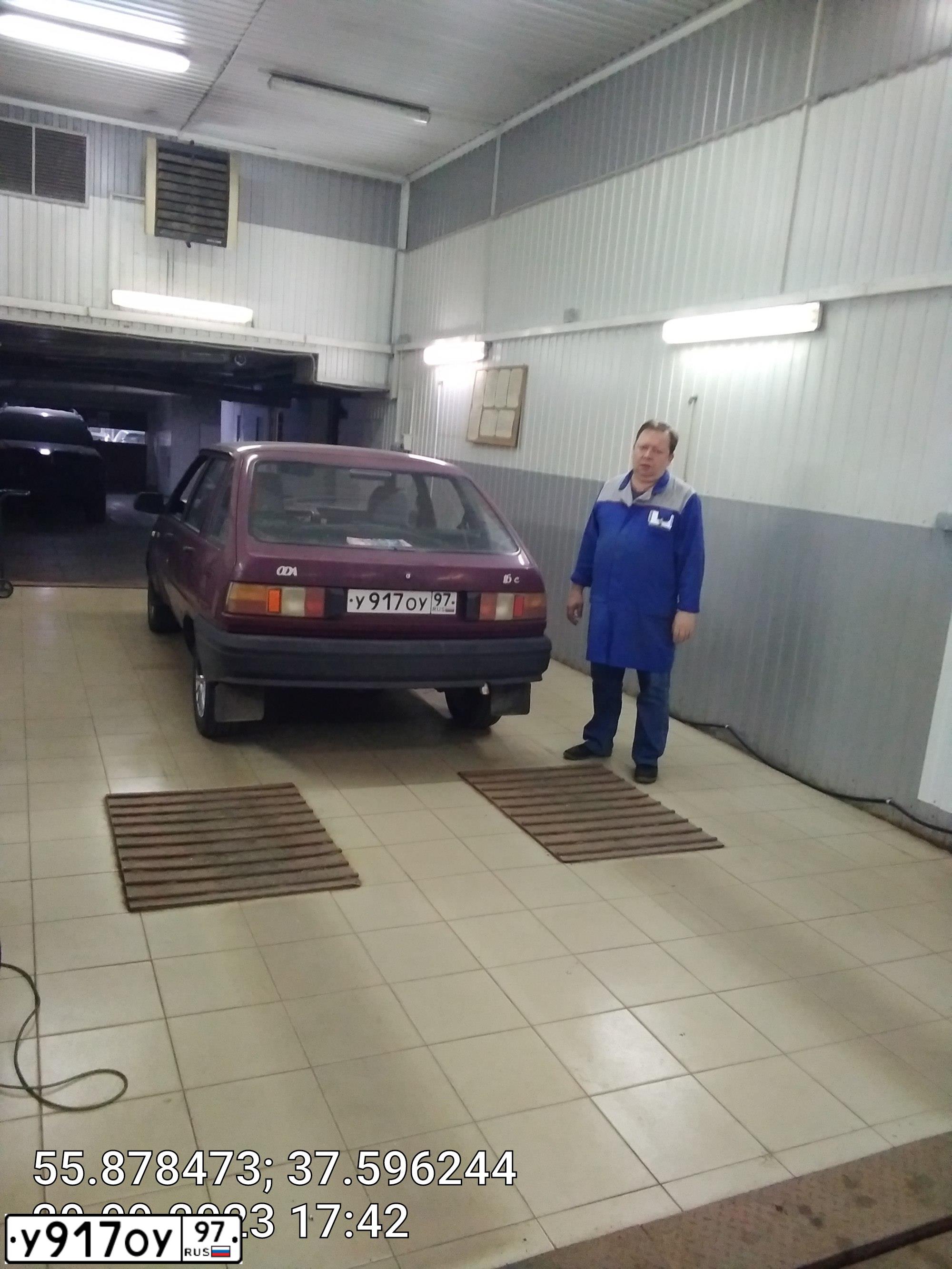 Фото автомобиля IZH 2126, 2004 — госномер У917ОУ97. Цвет: КРАСНЫЙ ГРАНАТ