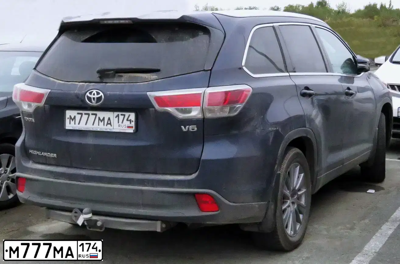 Фото автомобиля TOYOTA HIGHLANDER, 2014 — госномер М777МА174. Цвет: ТЕМНО-СИНИЙ