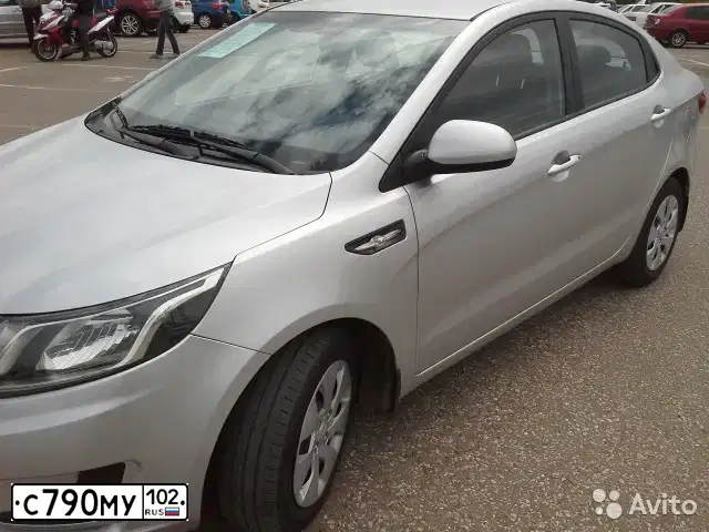 Фото автомобиля KIA RIO, 2013 — госномер С790МУ102. Цвет: СЕРЕБРИСТЫЙ