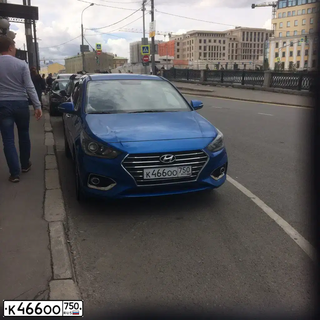Фото автомобиля HYUNDAI SOLARIS, 2017 — госномер К466ОО750. Цвет: СИНИЙ