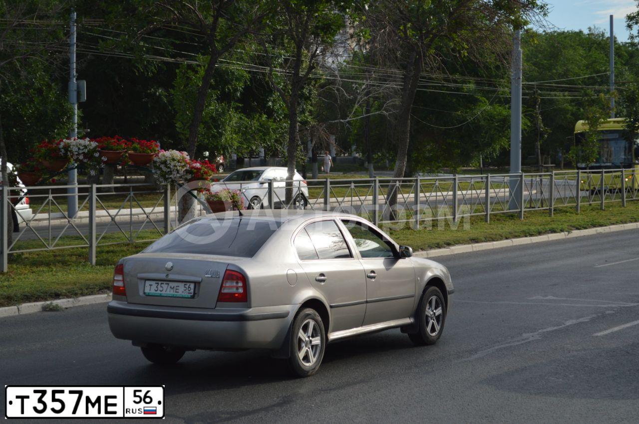 Фото автомобиля SKODA OCTAVIA, 2007 — госномер Т357МЕ56. Цвет: СЕРЫЙ