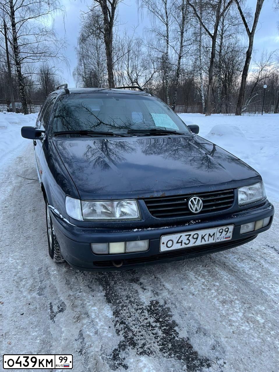 Фото автомобиля VOLKSWAGEN PASSAT, 1995 — госномер О463ХТ40. Цвет: синий