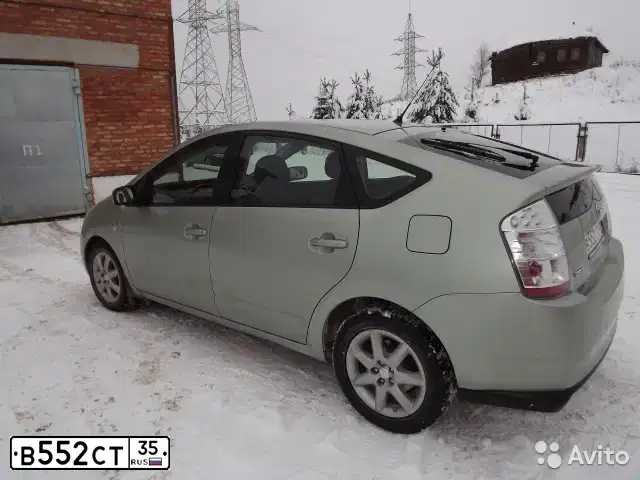 Фото автомобиля TOYOTA PRIUS, 2008 — госномер Е119ТУ174. Цвет: СВЕТЛО-ЗЕЛЕНЫЙ