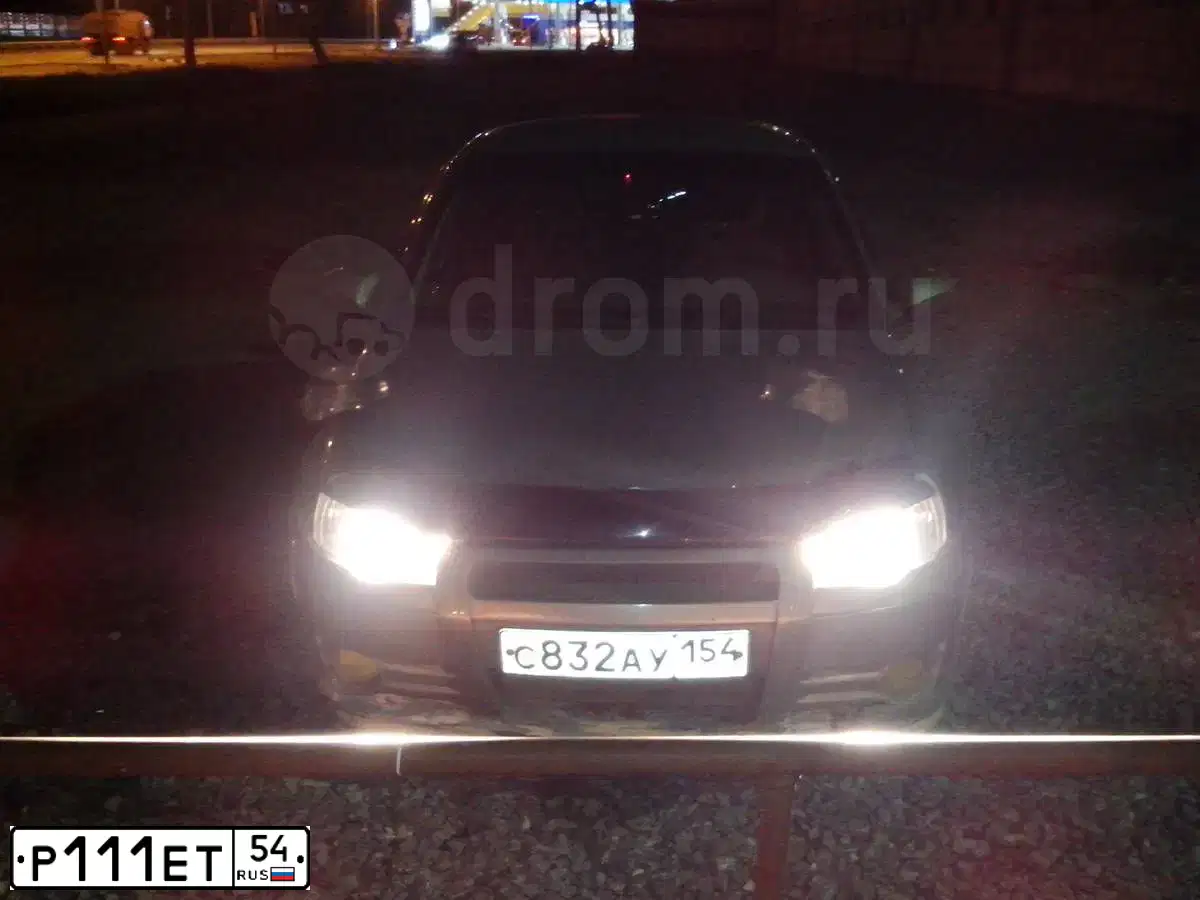 Фото автомобиля TOYOTA HIGHLANDER, 2001 — госномер О716ХМ154. Цвет: БЕЛЫЙ СЕРЕБРИСТЫЙ