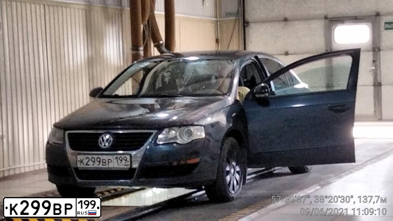 Фото автомобиля VOLKSWAGEN PASSAT, 2008 — госномер К299ВР199. Цвет: СЕРЫЙ