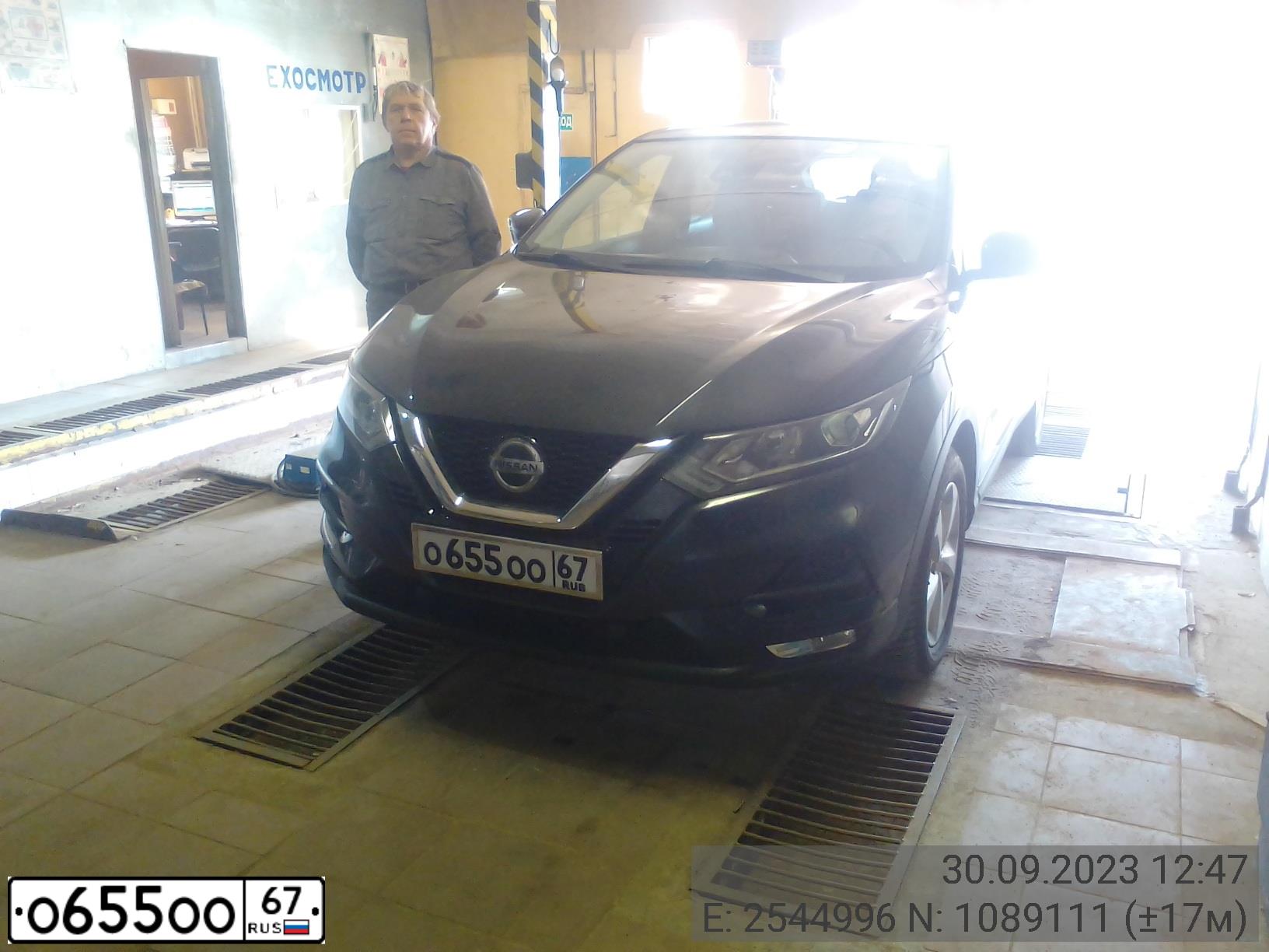 Фото автомобиля NISSAN QASHQAI, 2018 — госномер О655ОО67. Цвет: ЧЕРНЫЙ
