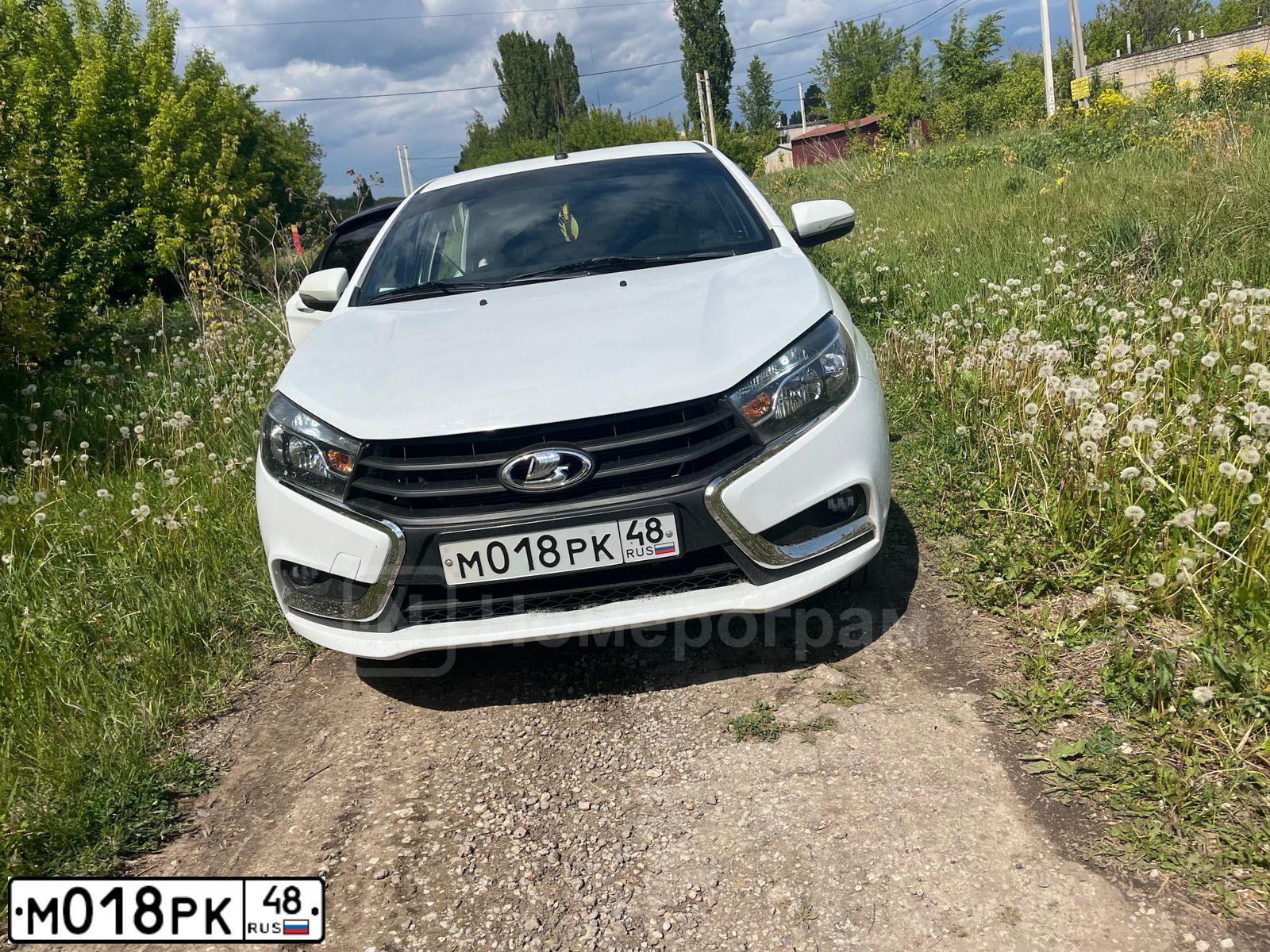 Фото автомобиля LADA VESTA, 2015 — госномер М018РК48. Цвет: Белый