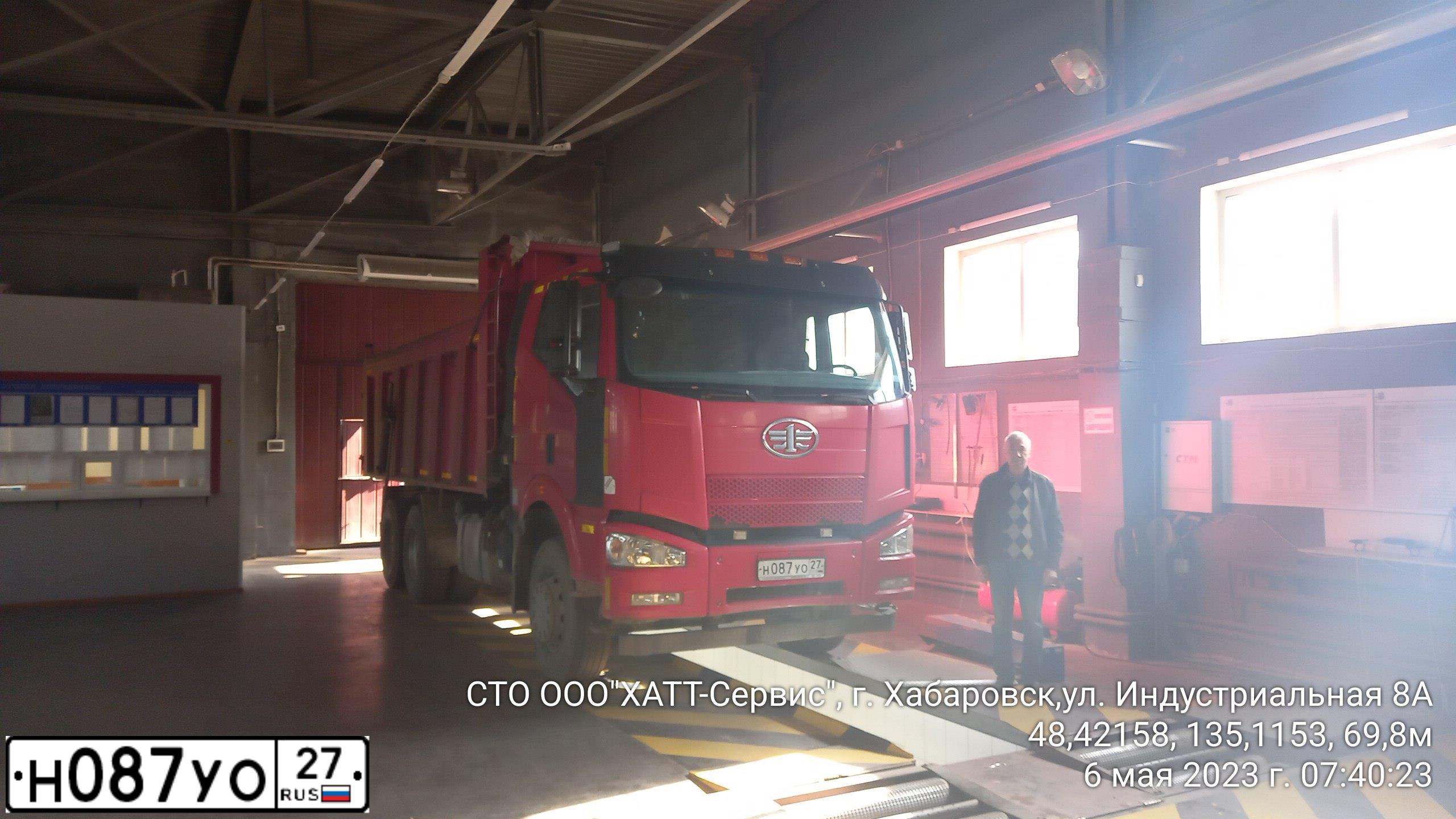 Фото автомобиля FAW CA 3252, 2016 — госномер Н087УО27. Цвет: Красный