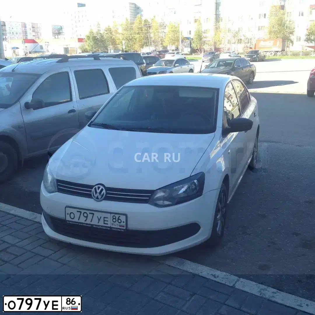 Фото автомобиля VOLKSWAGEN POLO, 2010 — госномер О797УЕ86. Цвет: БЕЛЫЙ