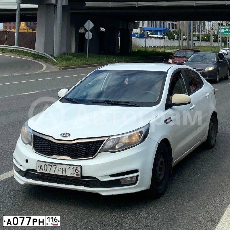 Фото автомобиля KIA RIO, 2017 — госномер А077РН116. Цвет: БЕЛЫЙ