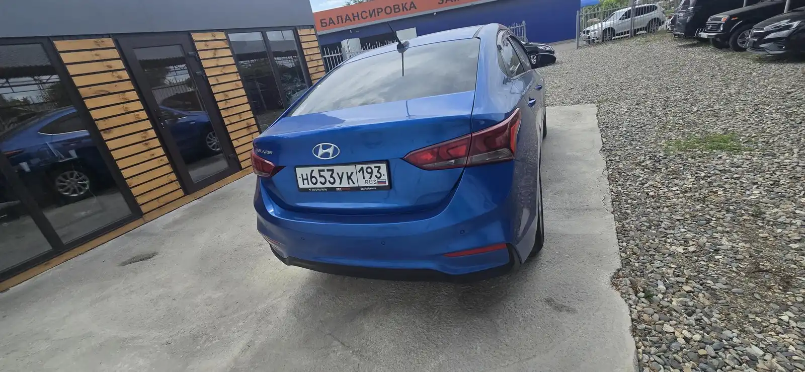 Фото автомобиля HYUNDAI SOLARIS, 2018 — госномер Н653УК193. Цвет: синий