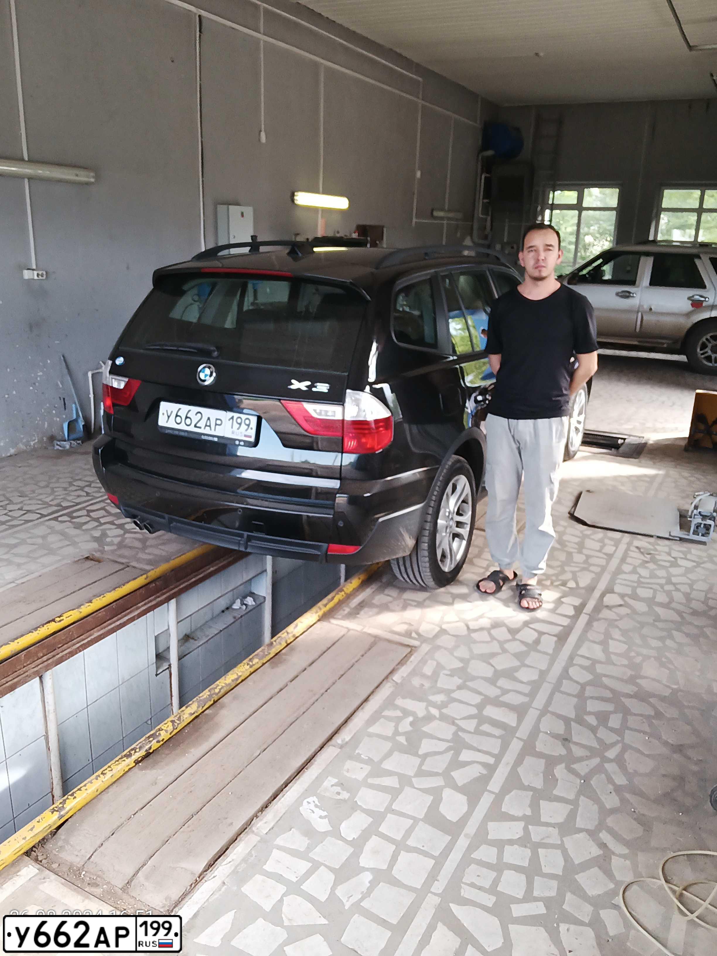 Фото автомобиля BMW X3, 2007 — госномер У662АР199. Цвет: ЧЕРНЫЙ
