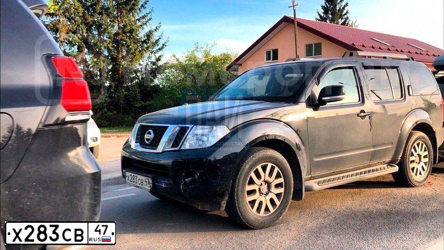 Фото автомобиля NISSAN PATHFINDER, 2011 — госномер Х283СВ47. Цвет: ЧЕРНЫЙ