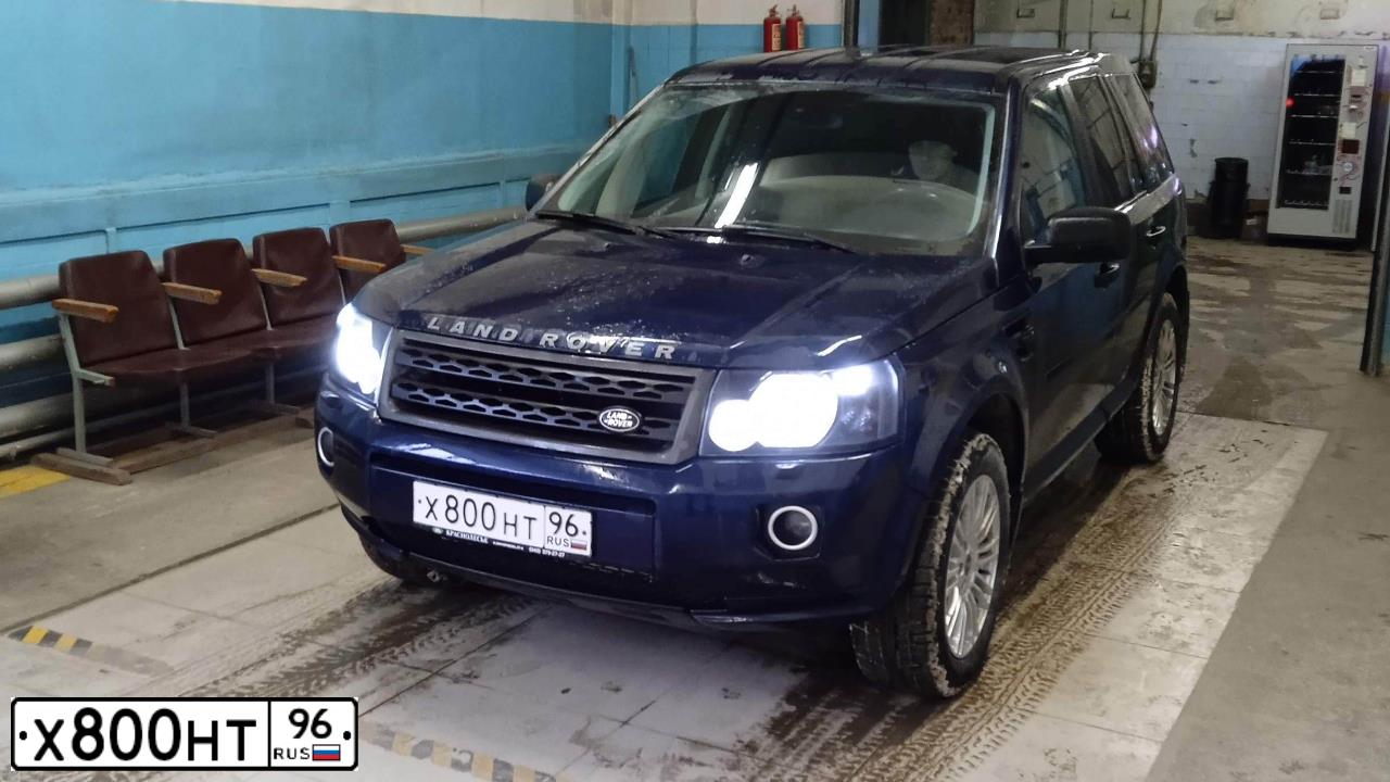 Фото автомобиля LADA 2114 SAMARA, 2011 — госномер А820ХХ196. Цвет: Сине-Черный