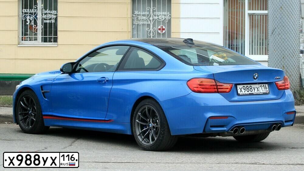 Фото автомобиля BMW M4, 2017 — госномер Х001АА102. Цвет: голубой