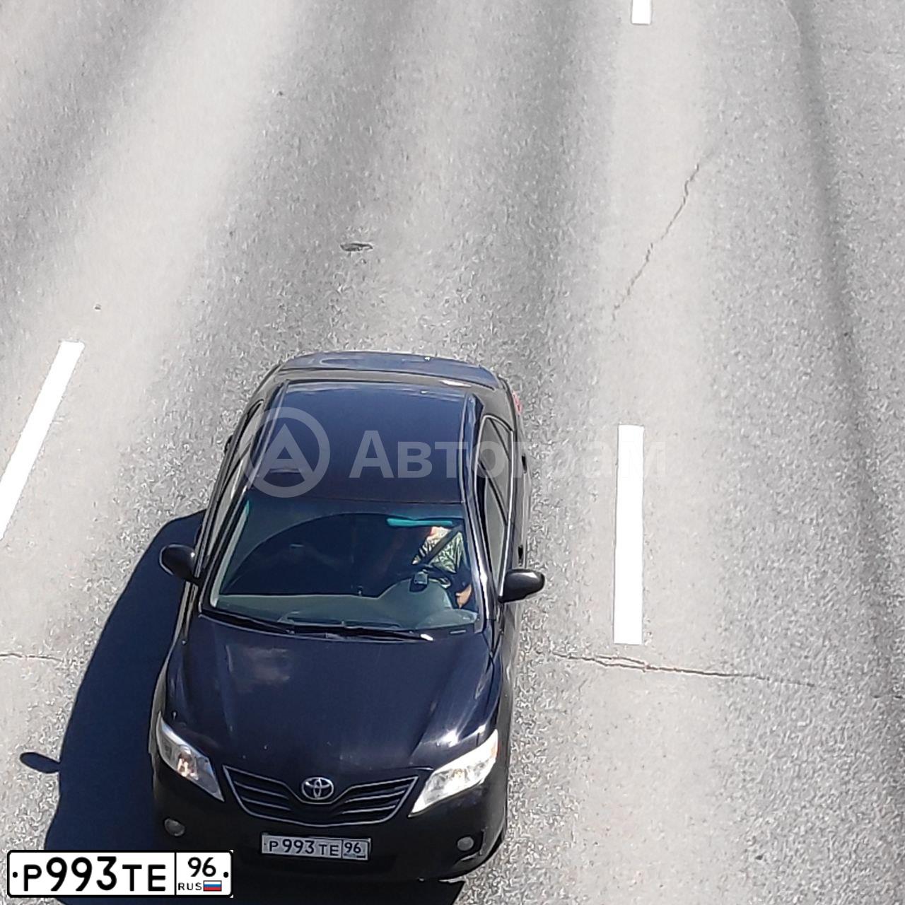 Фото автомобиля TOYOTA CAMRY, 2010 — госномер Р993ТЕ96. Цвет: ЧЕРНЫЙ