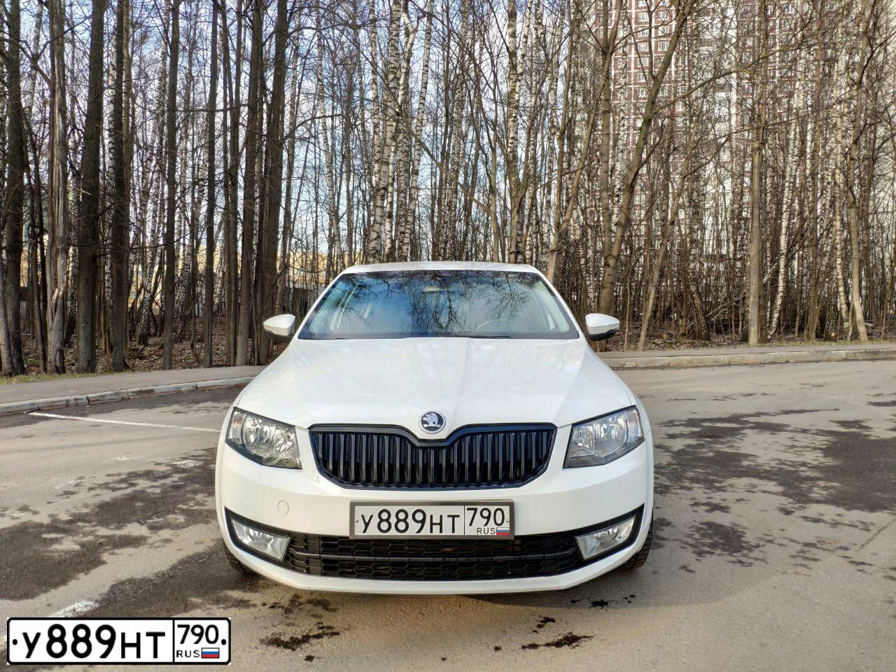 Фото автомобиля SKODA OCTAVIA, 2013 — госномер У889НТ790. Цвет: Белый