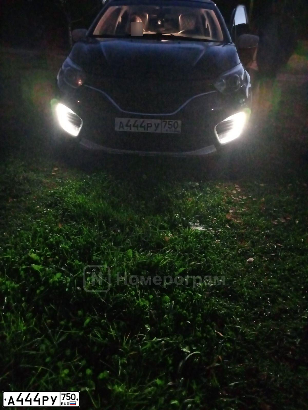 Фото автомобиля RENAULT KAPTUR, 2017 — госномер А444РУ750. Цвет: Черный светло-бежевый