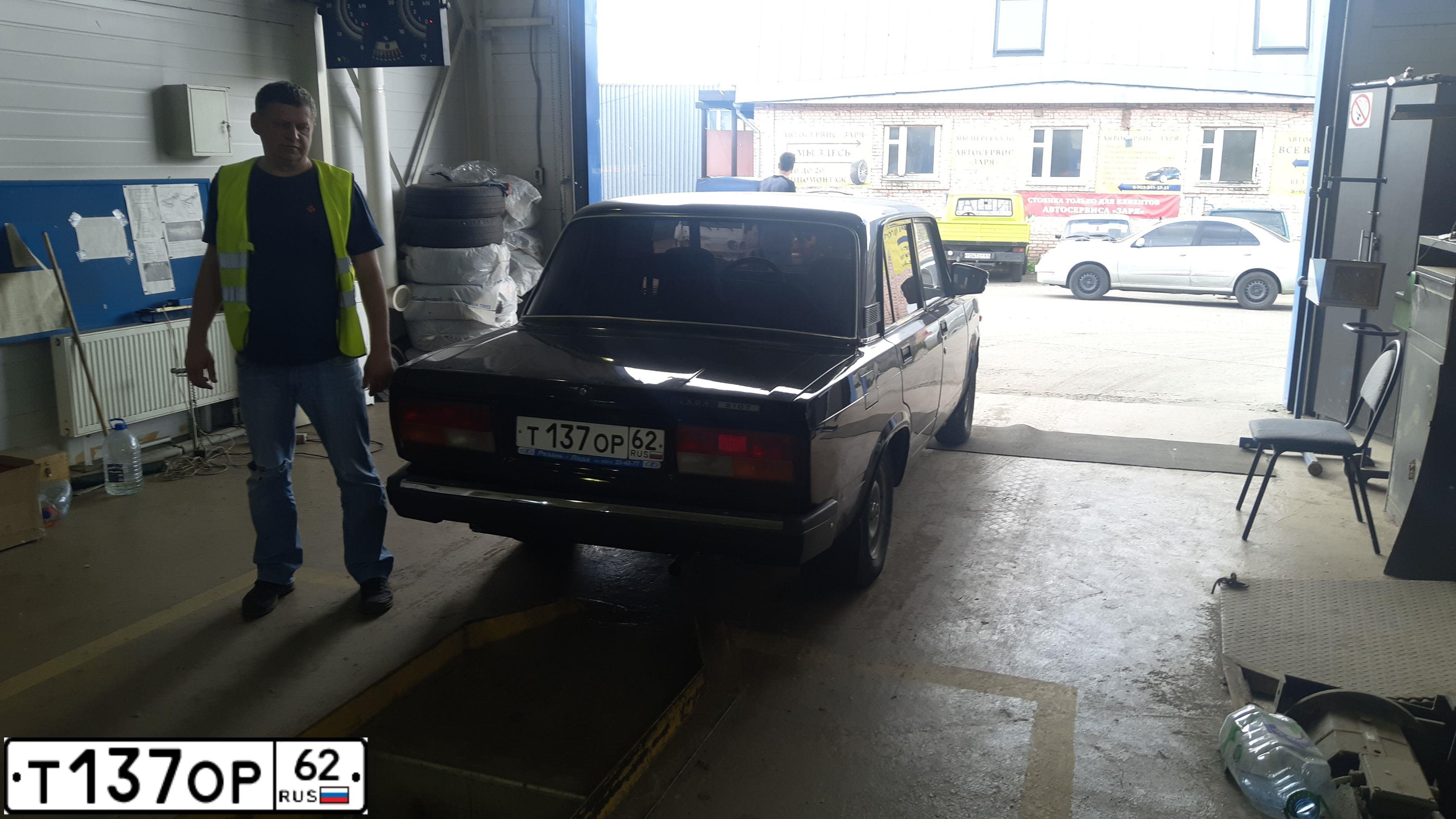Фото автомобиля LADA 2107 LADA, 2010 — госномер Р042АА550. Цвет: Сине-Черный