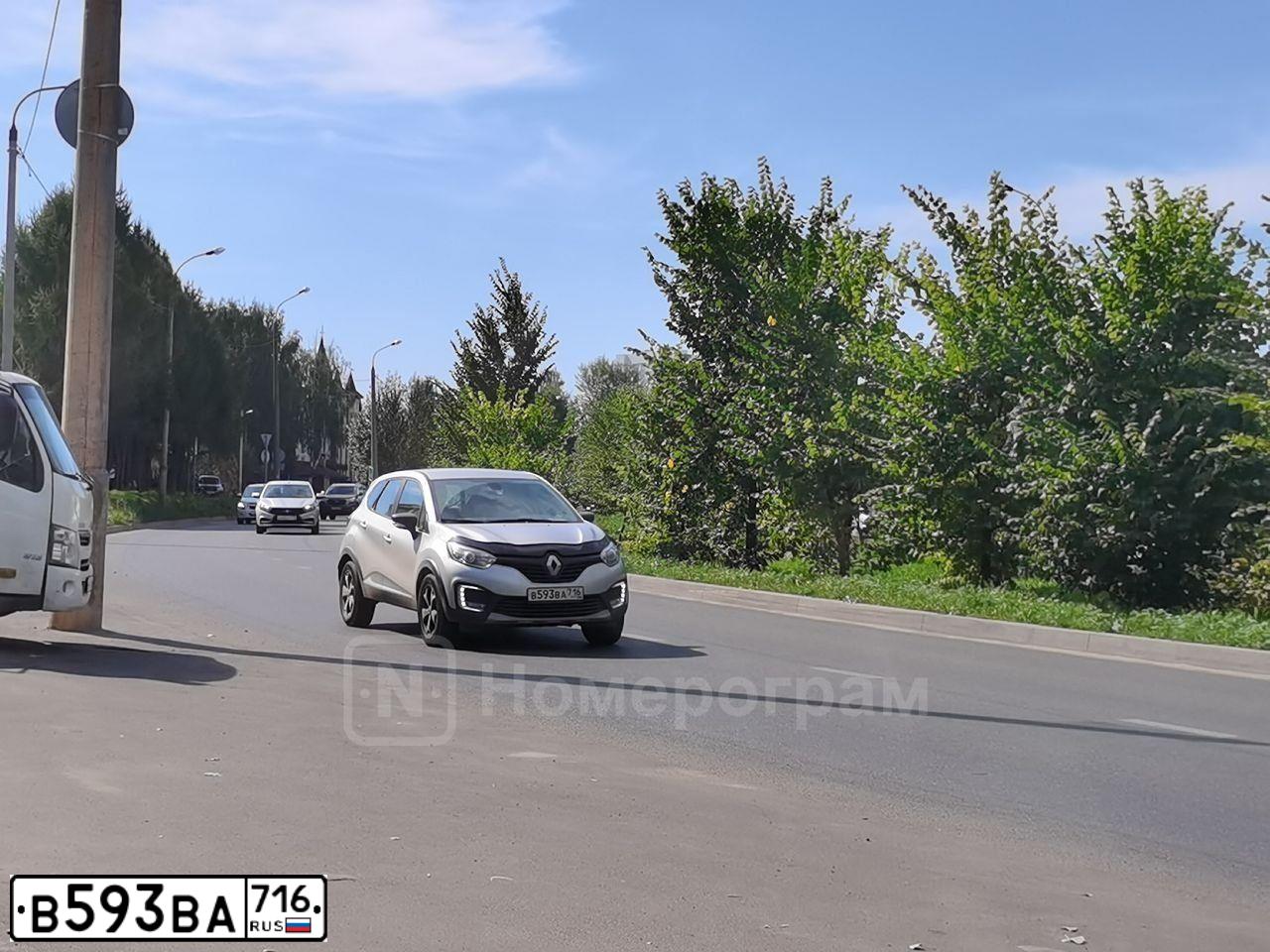 Фото автомобиля LADA 2114, 2011 — госномер Е422МА156