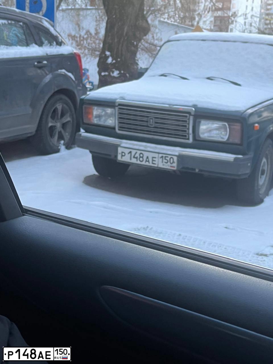 Фото автомобиля LADA 2107, 2006 — госномер Р148АЕ150. Цвет: ЗЕЛЕНЫЙ ТЕМНЫЙ
