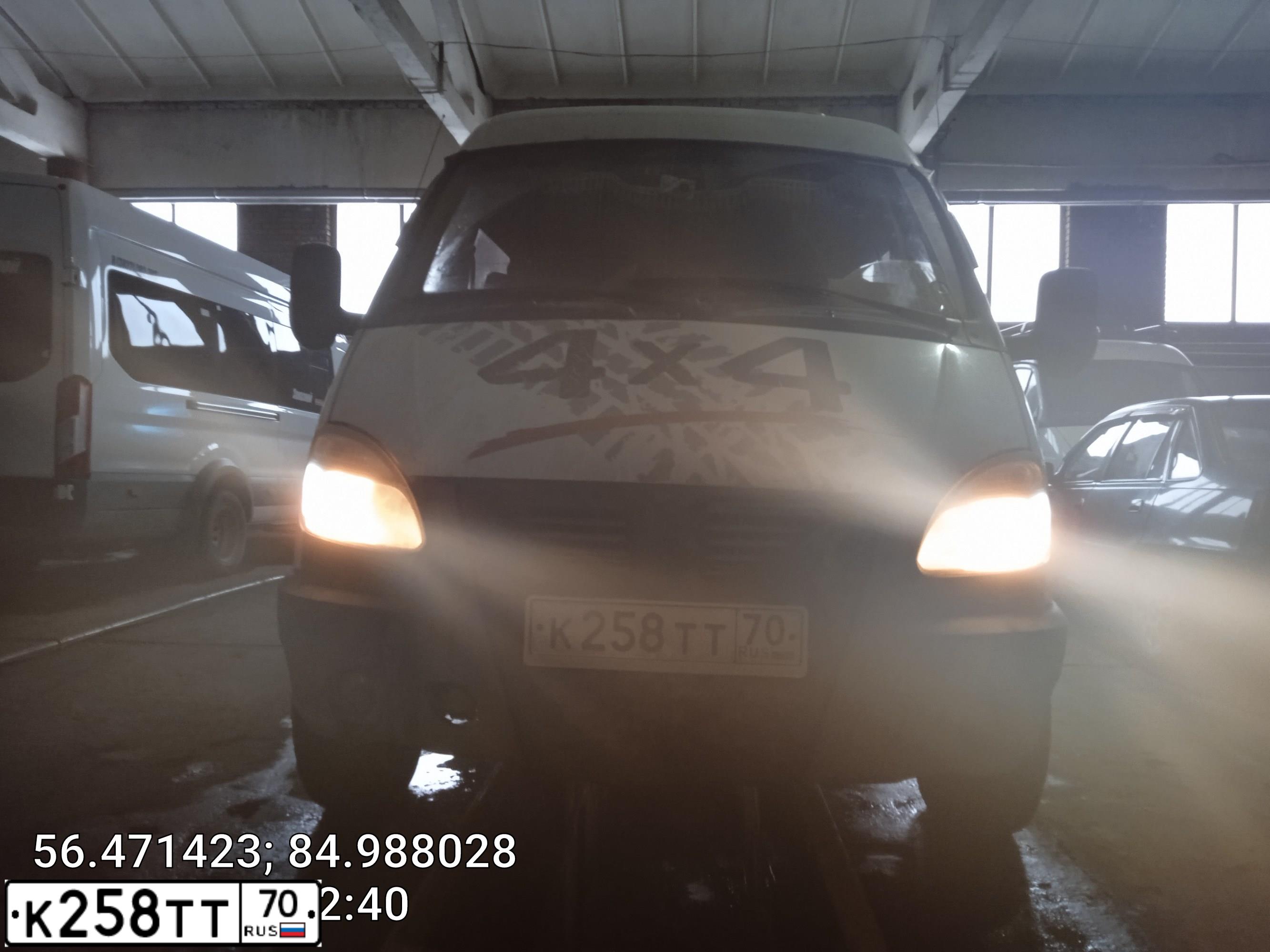 Фото автомобиля GAZ 2752 SOBOL, 2016 — госномер К258ТТ70. Цвет: Белый