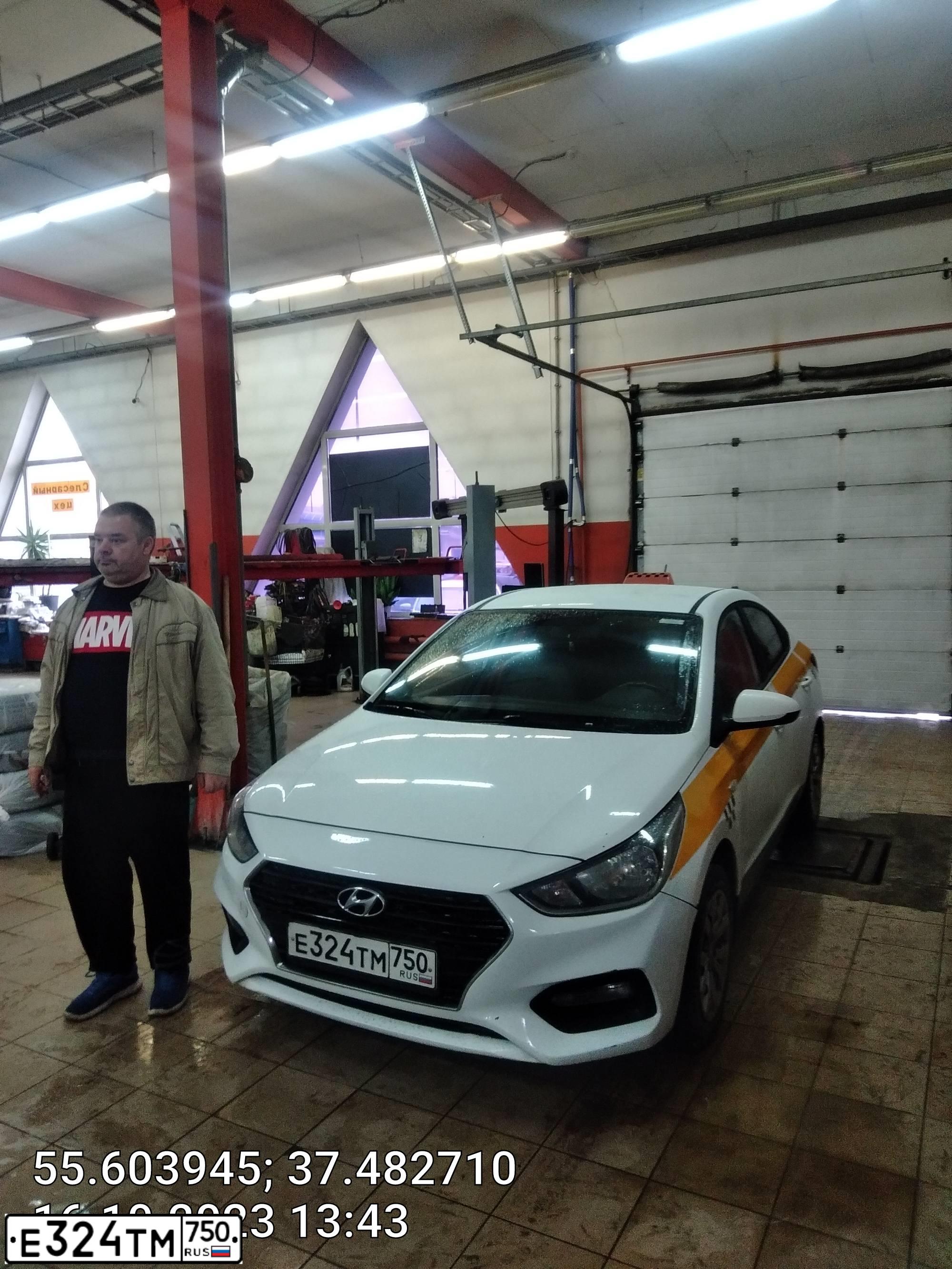 Фото автомобиля HYUNDAI SOLARIS, 2019 — госномер Е324ТМ750. Цвет: БЕЛЫЙ-ЖЕЛТЫЙ-СЕРЫЙ