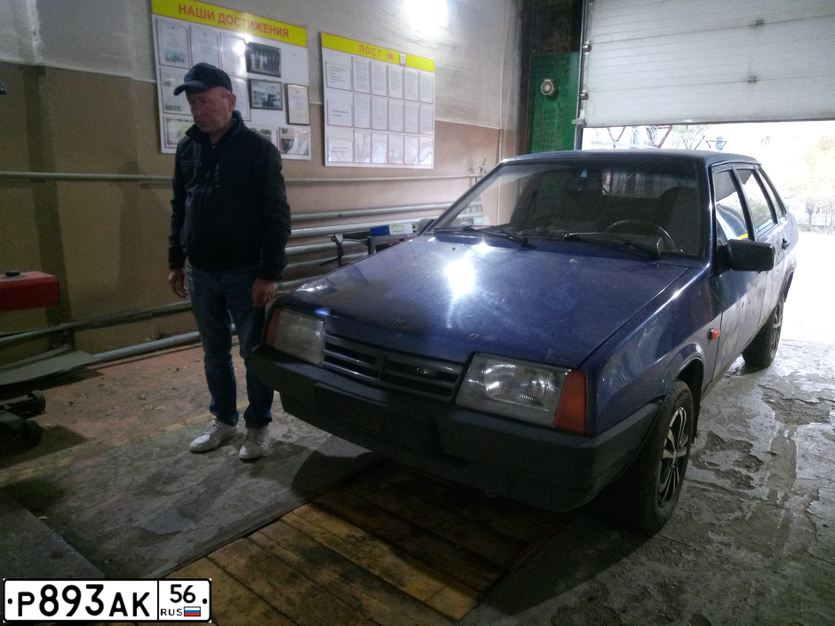 Фото автомобиля LADA 2109 SAMARA, 2004 — госномер Р893АК56. Цвет: СЕРЕБРИСТО-ЯРКО-СИНИЙ