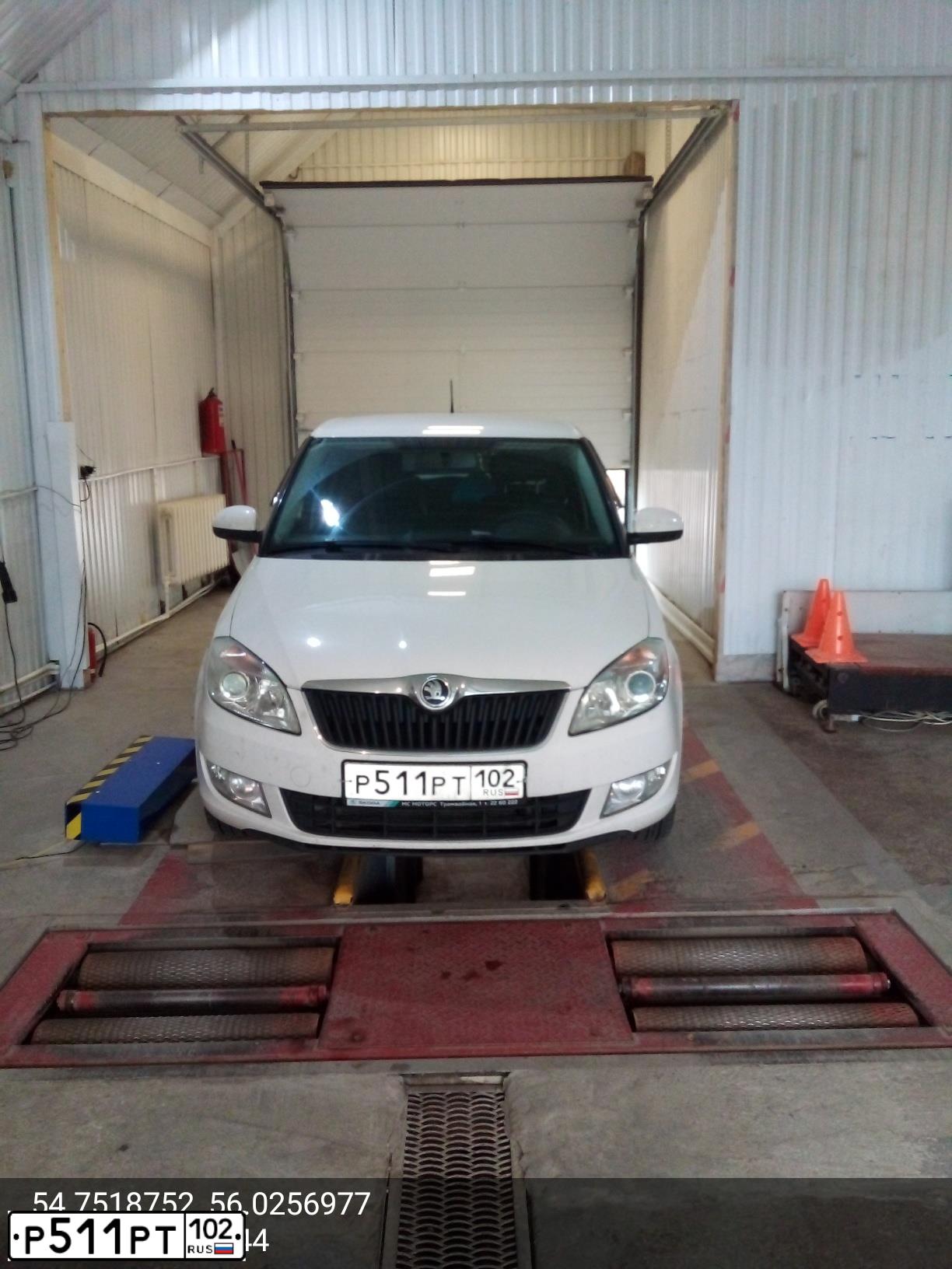 Фото автомобиля SKODA FABIA, 2014 — госномер Р511РТ102. Цвет: Белый