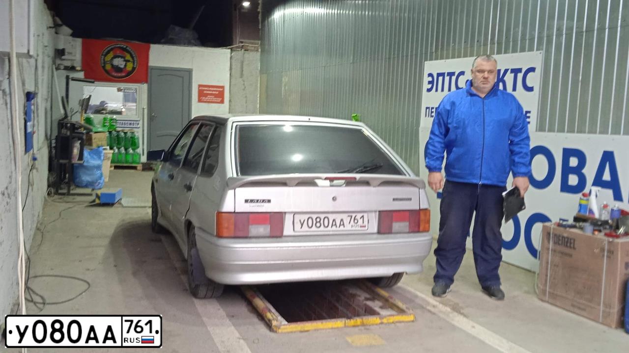 Фото автомобиля LADA 2114 SAMARA, 2011 — госномер У080АА761. Цвет: СВЕТЛО-СЕРЕБ МЕТАЛЛ