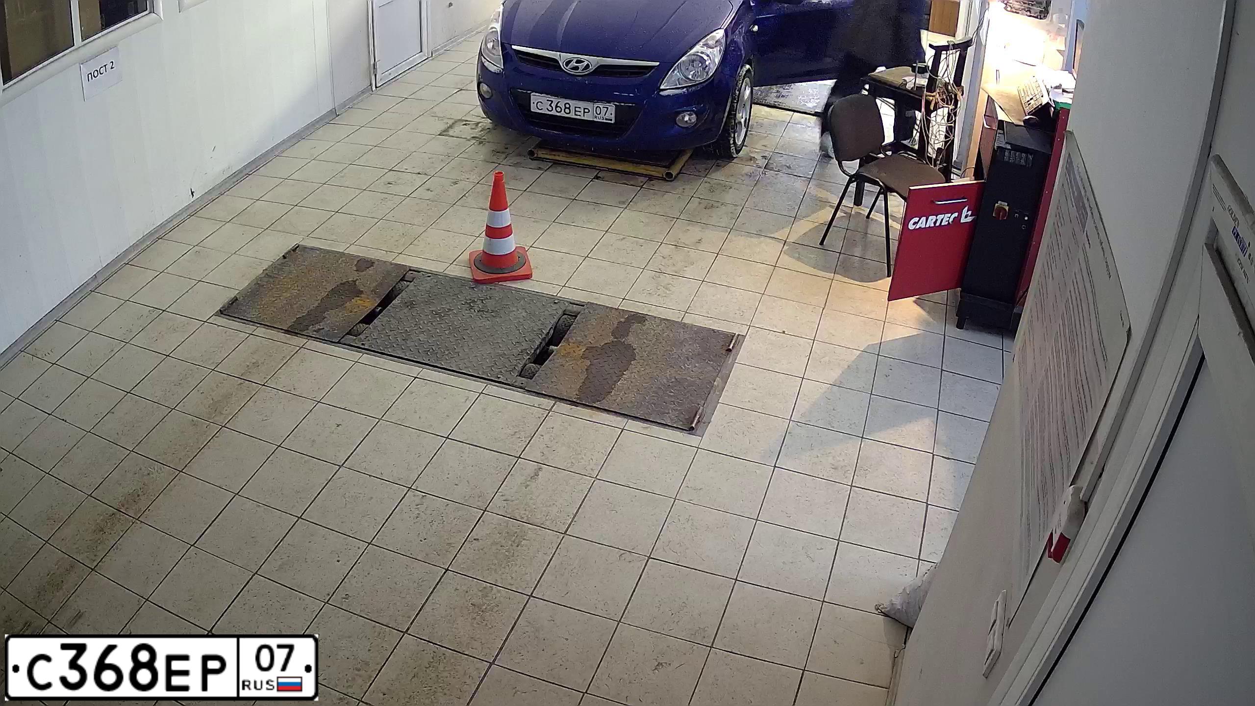 Фото автомобиля HYUNDAI I20, 2010 — госномер Е001ОУ68. Цвет: синий