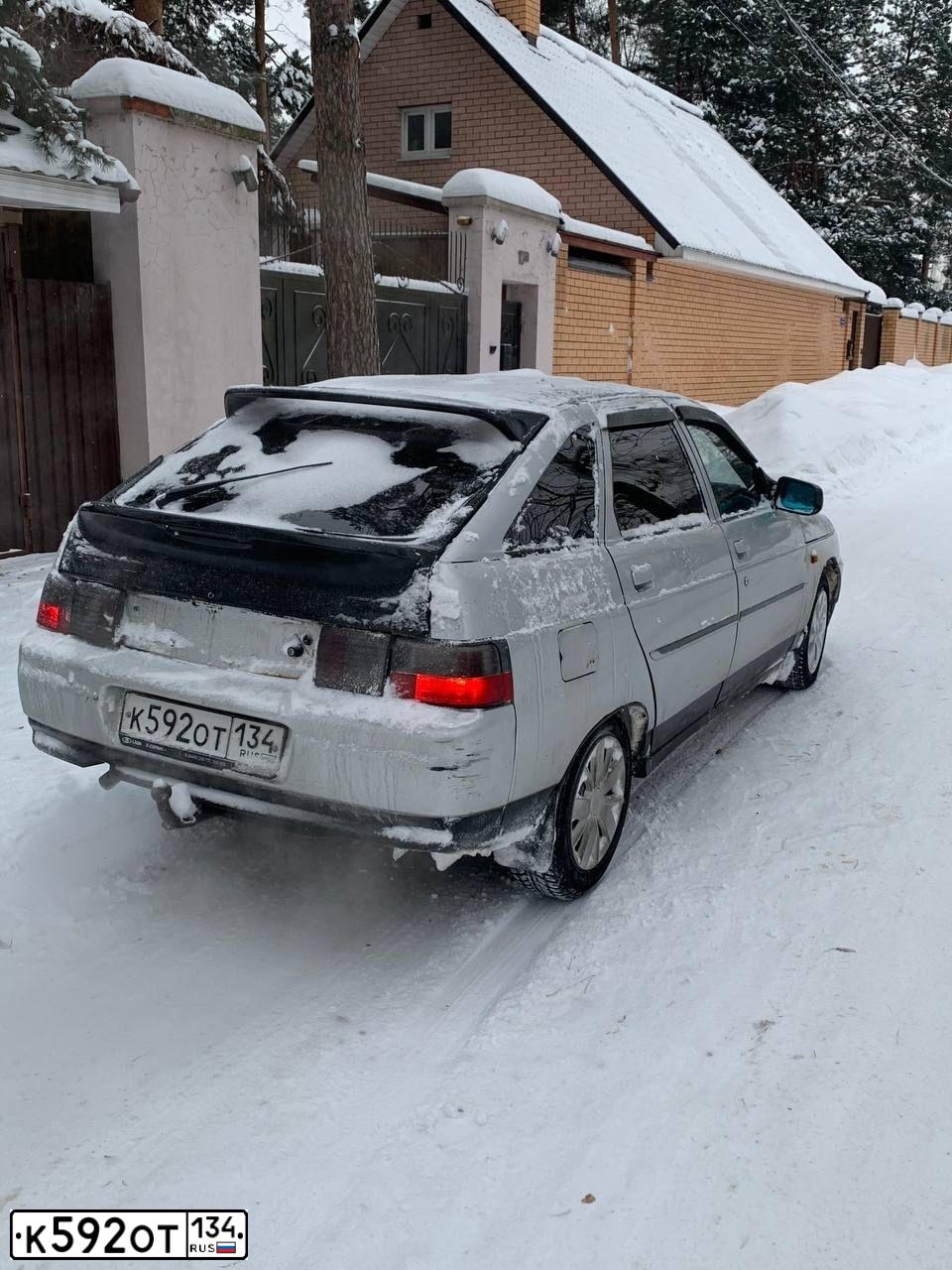 Фото автомобиля LADA 2112, 2002 — госномер К592ОТ134. Цвет: СНЕЖНАЯ КОРОЛЕВА