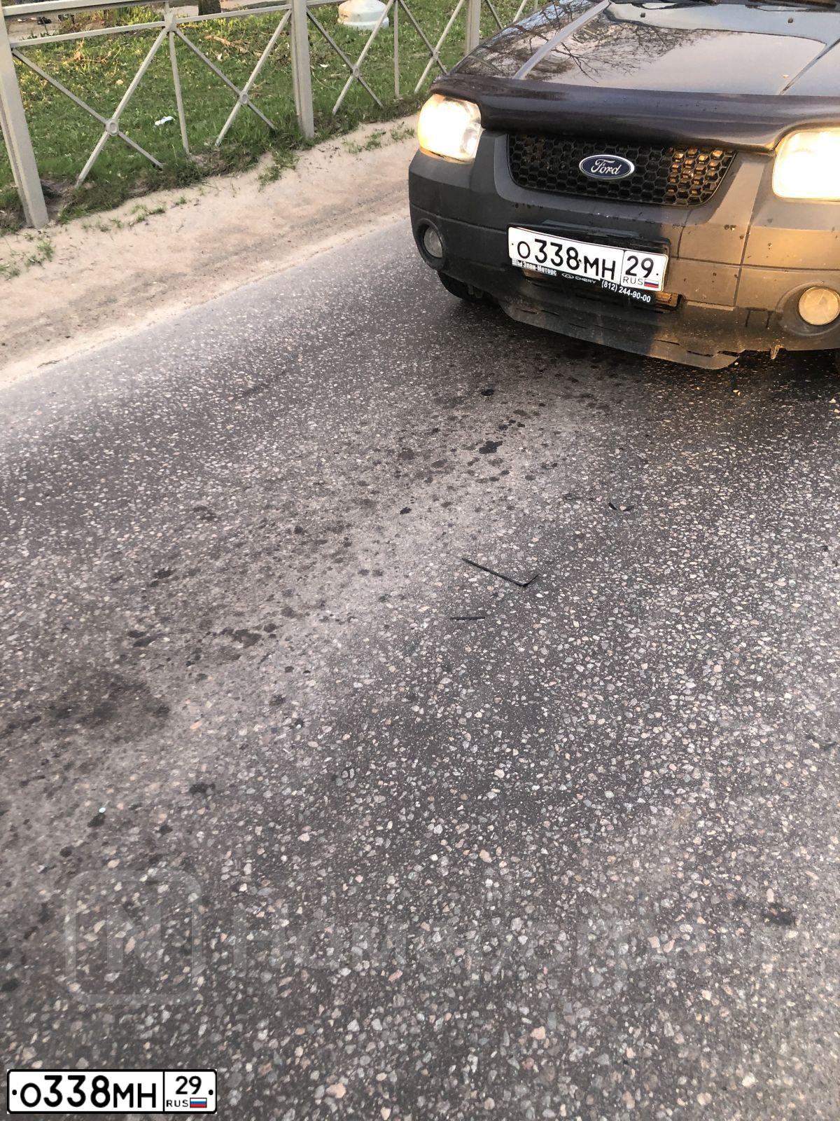 Фото автомобиля FORD ESCAPE, 2005 — госномер О338МН29. Цвет: ЧЕРНЫЙ