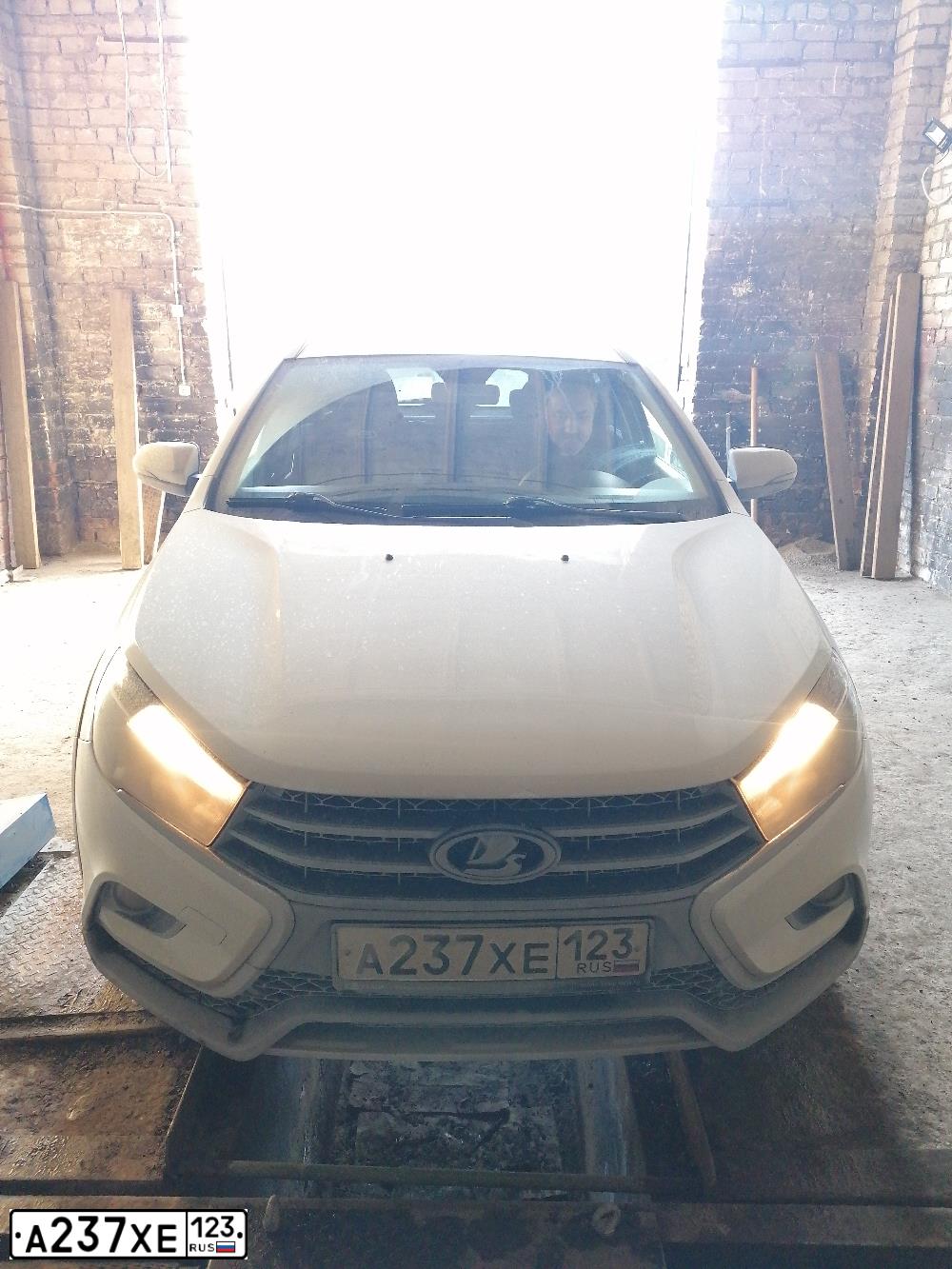 Фото автомобиля LADA VESTA, 2018 — госномер М453ТР193