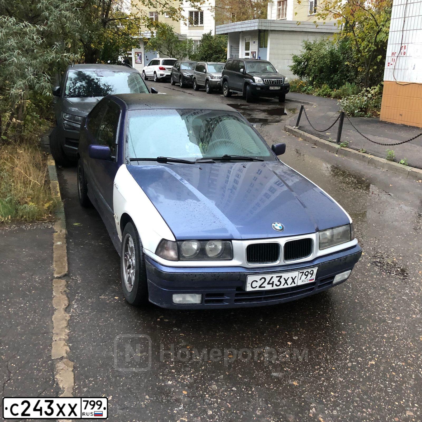 Фото автомобиля BMW SERIE 3, 1997 — госномер С243ХХ799. Цвет: синий