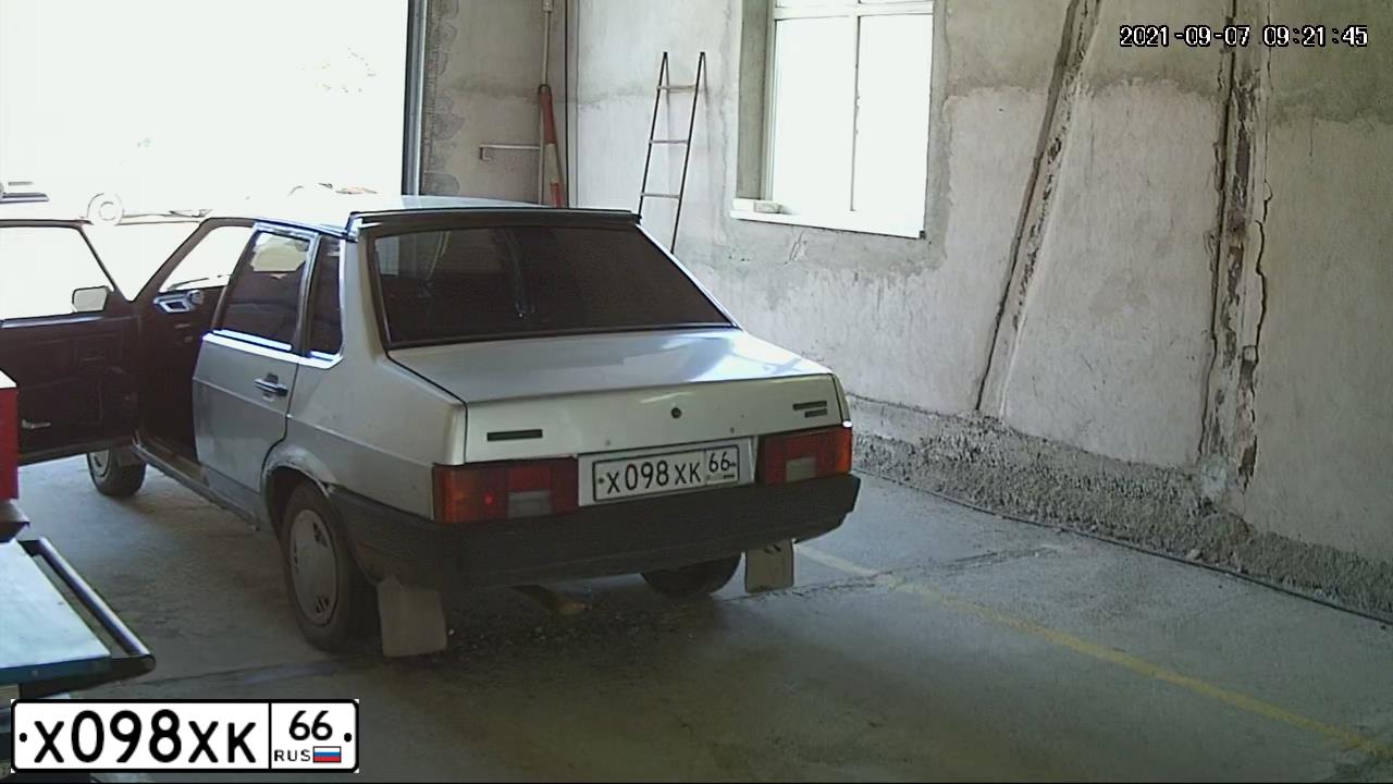 Фото автомобиля LADA 2109 SAMARA, 2004 — госномер Х098ХК66. Цвет: СВЕТЛО-СЕРЫЙ