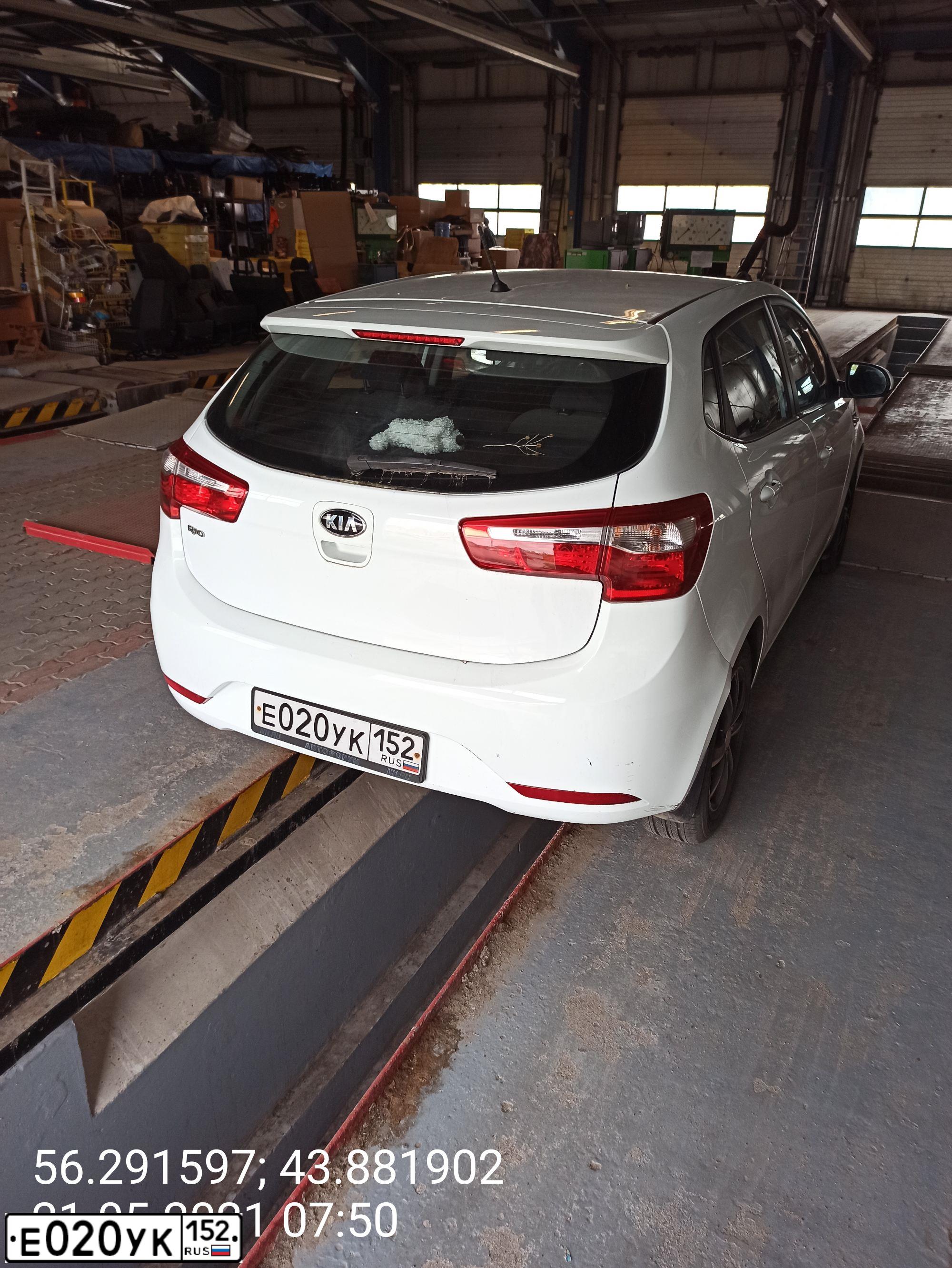 Фото автомобиля SKODA OCTAVIA, 2012 — госномер Н885НН52. Цвет: Белый