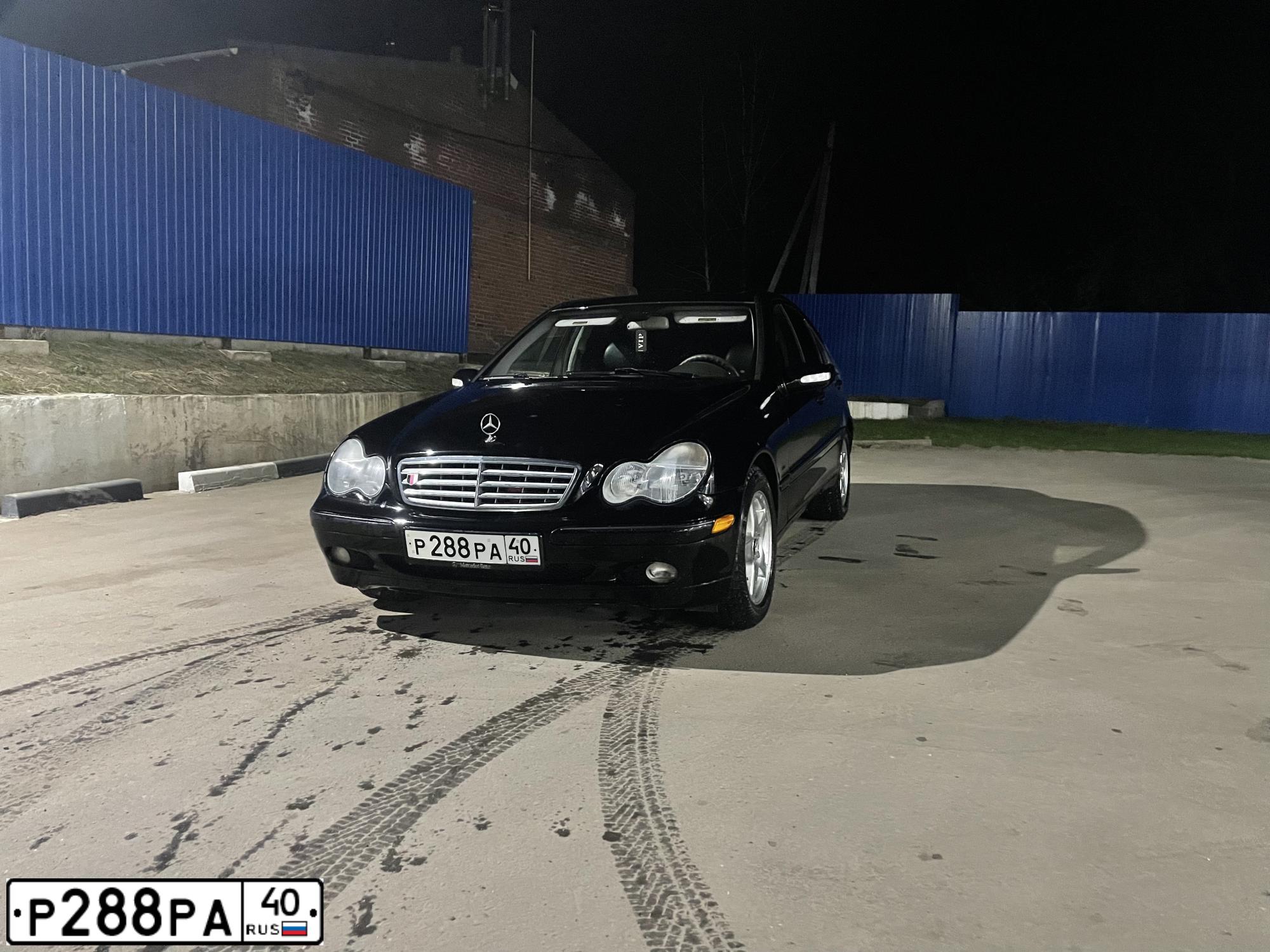Фото автомобиля MERCEDES-BENZ C240, 2003 — госномер С984ВУ550. Цвет: ЧЕРНЫЙ