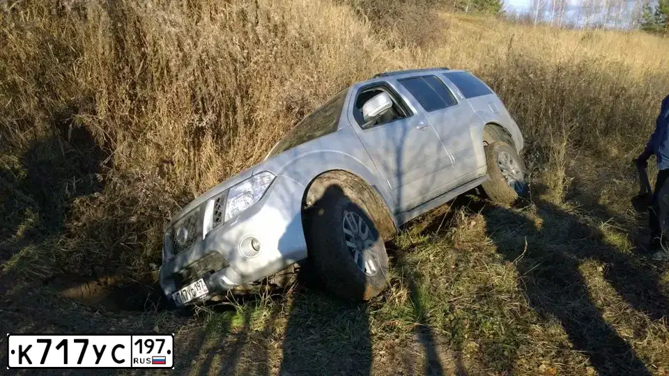 Фото автомобиля NISSAN PATHFINDER, 2012 — госномер К717УС197. Цвет: СЕРЫЙ СВЕТЛЫЙ