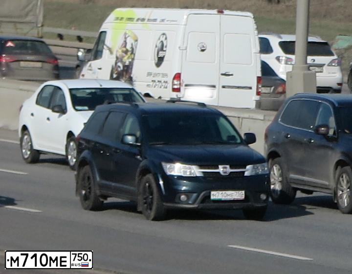 Фото автомобиля FIAT FREEMONT, 2013 — госномер М710МЕ750. Цвет: СИНИЙ