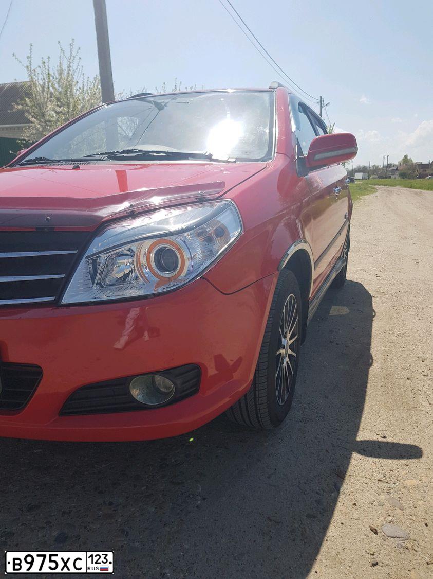 Фото автомобиля GEELY MK CROSS, 2012 — госномер В975ХС123. Цвет: Красный