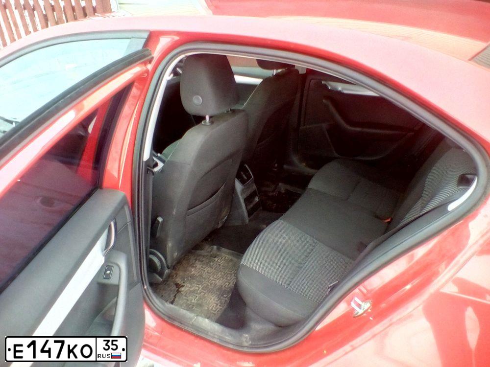 Фото автомобиля SKODA OCTAVIA, 2013 — госномер К345МС35. Цвет: Красный