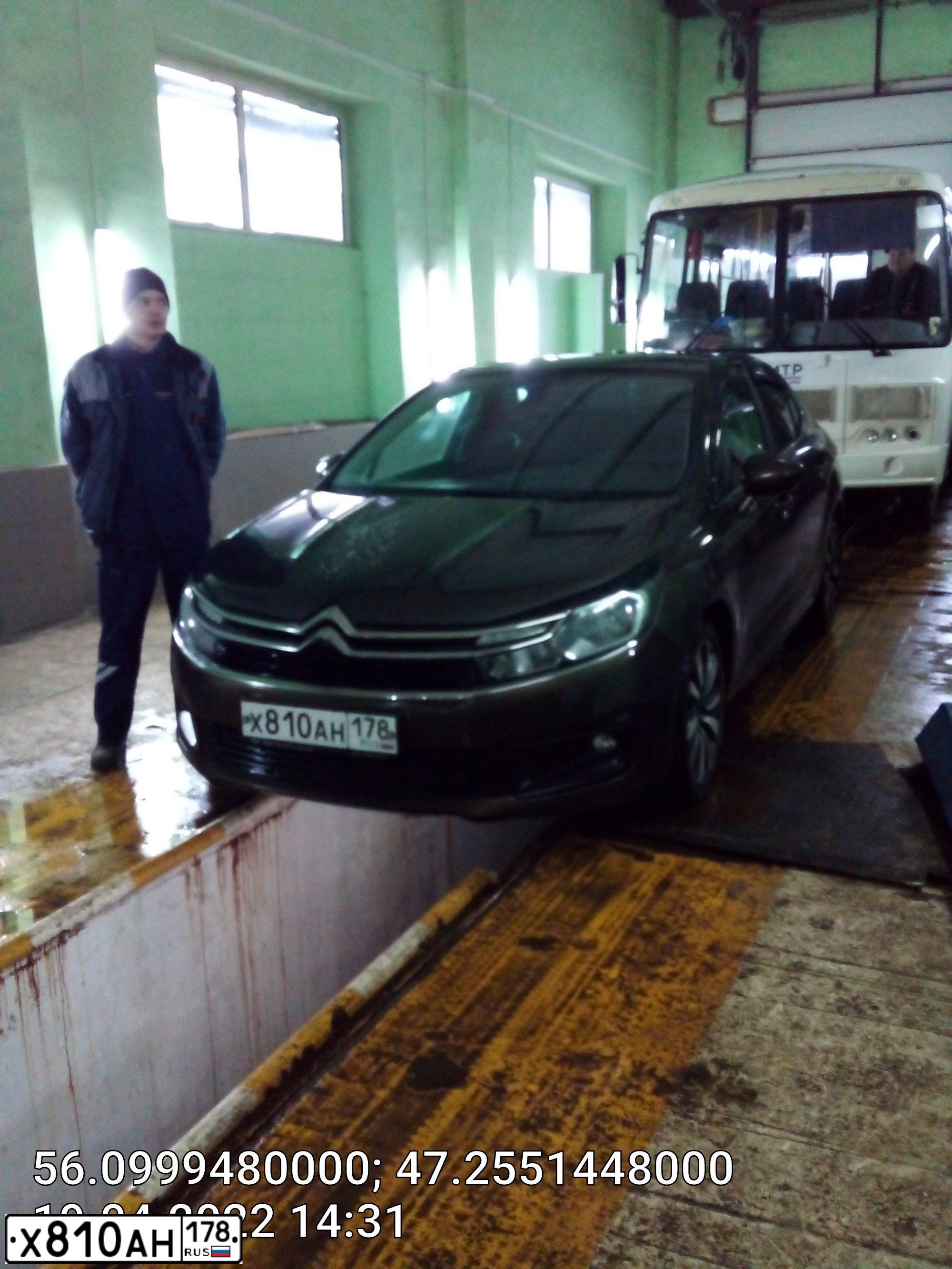 Фото автомобиля CITROEN C4, 2016 — госномер С113ЕУ198. Цвет: Коричневый
