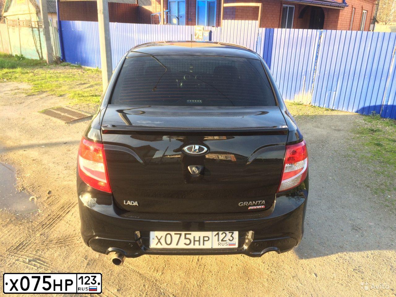 Фото автомобиля LADA 2190 GRANTA, 2014 — госномер Р555УЕ26. Цвет: ЧЕРНЫЙ
