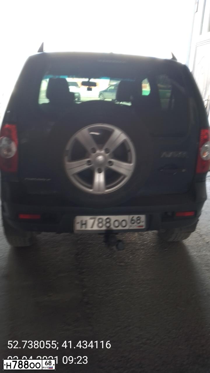 Фото автомобиля CHEVROLET NIVA, 2014 — госномер Н788ОО68. Цвет: Черно-синий металлик