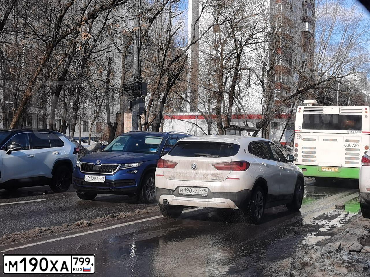 Фото автомобиля BMW X2, 2020 — госномер М190ХА799. Цвет: Белый